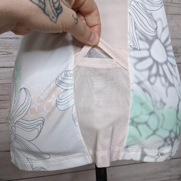 lululemon • mix a lot dove floral power y tank - Picture 6 of 6